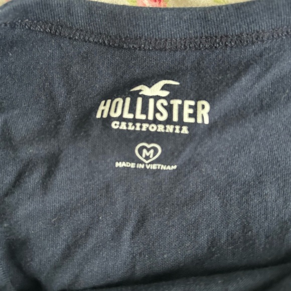 graphic baby tee hollister good condition - Picture 2 of 2